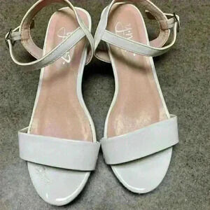 YNot Girl’s sandals Size 13  Color: White